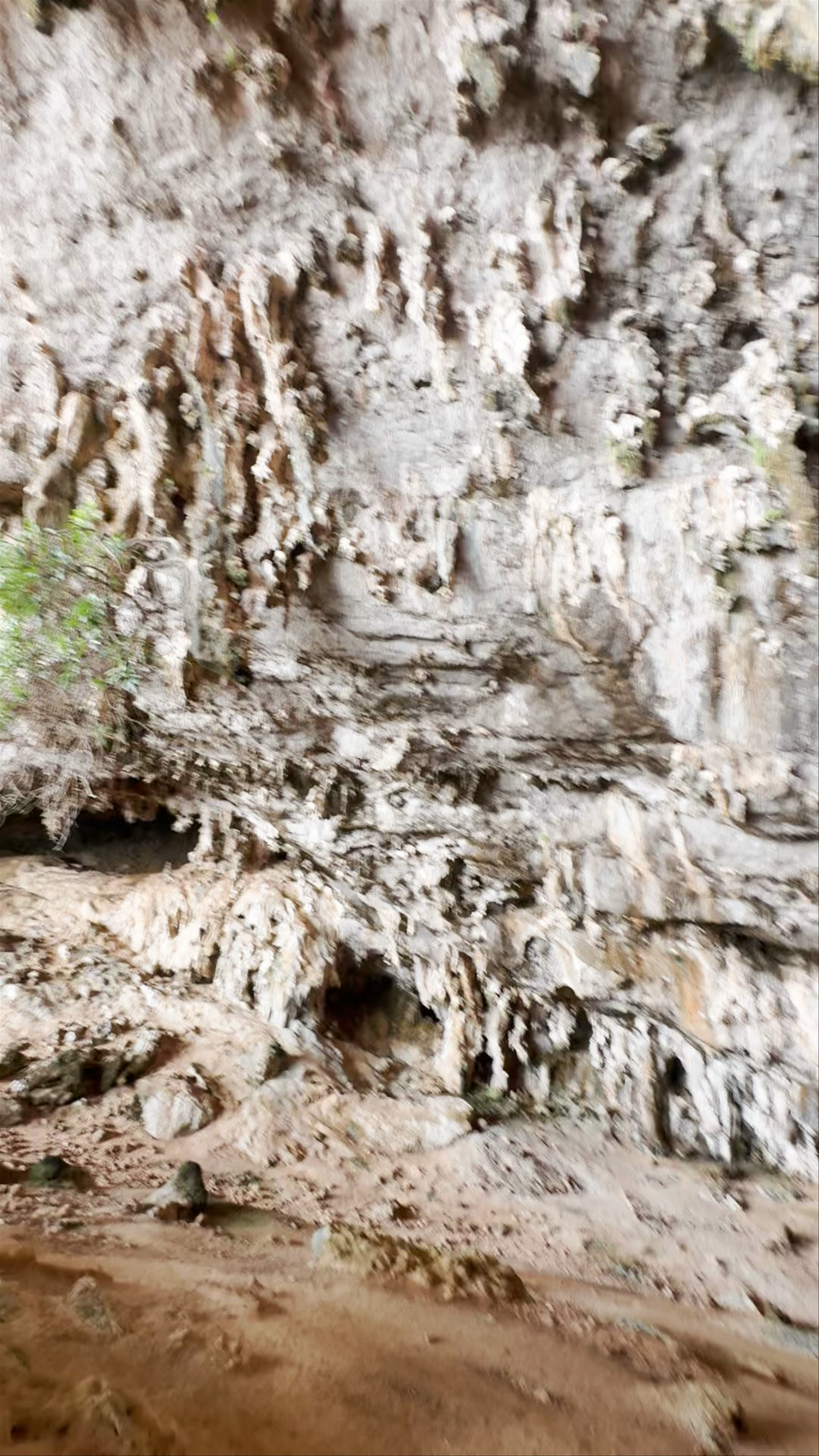 Hoq Cave