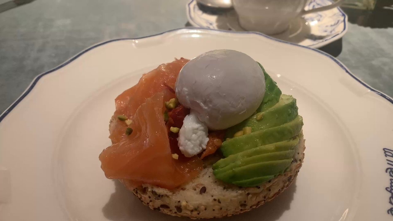 La Ménagère - Avocado toast with egg and salmon - Cocktail Bars Near Me - Florence, FI