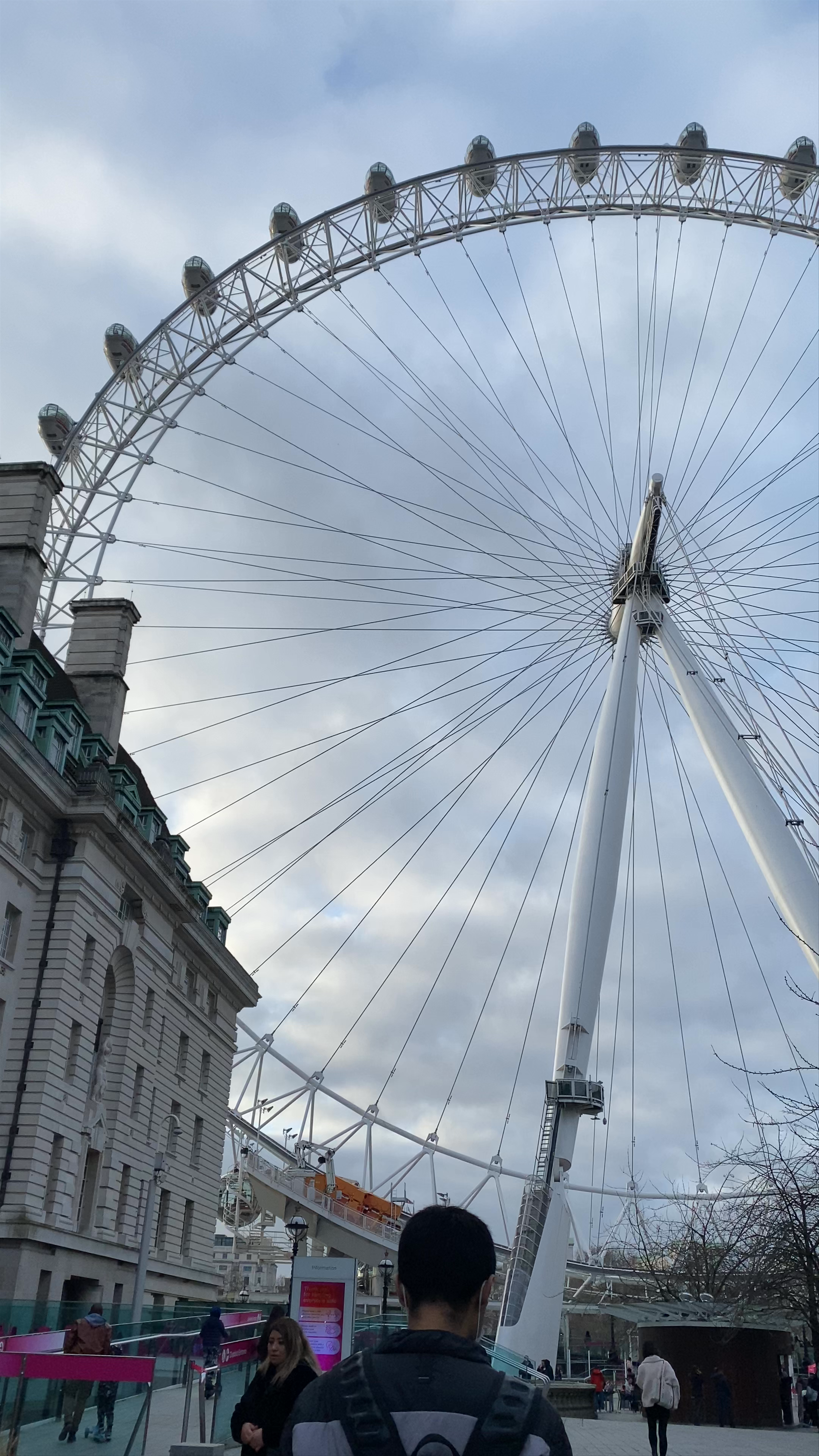London Eye: Iconic Riverside Views and Urban Adventure