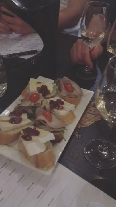 Wijn Aan De Kade - Wine Tasting Room Near Me - Rotterdam, ZH