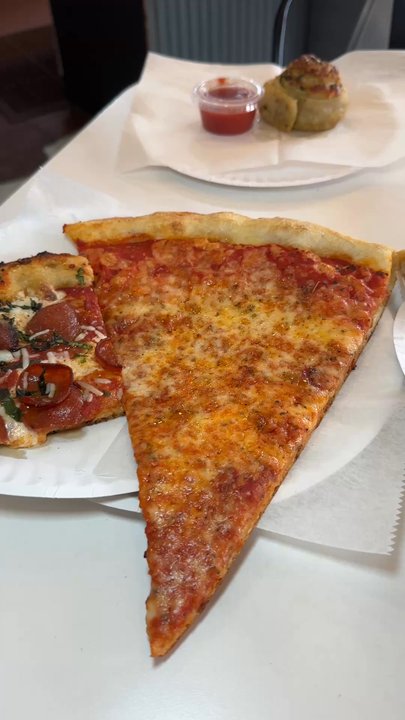 Williamsburg Pizza - Pizza Near Me - Brooklyn, New York
