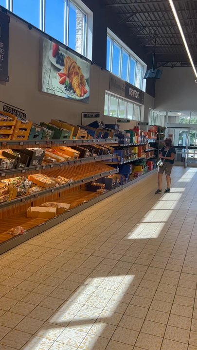 ALDI - This video shows just how empty the store is. This is when you first walk in. - Grocery Near Me - Oswego, Illinois