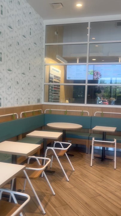 Chopt Creative Salad Co. - Seating area - Salad Near Me - Glen Allen, Virginia