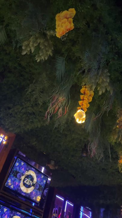 Zen - Saturday night crowd - Lounges Near Me - New York, New York