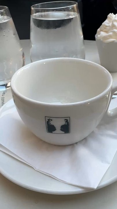 Les Deux Magots - Get the hot chocolate!! Club sandwich, croque monsieur, burger were excellent!!!! Excellent introduction to Paris! Do not miss! - French Near Me - Paris, 75