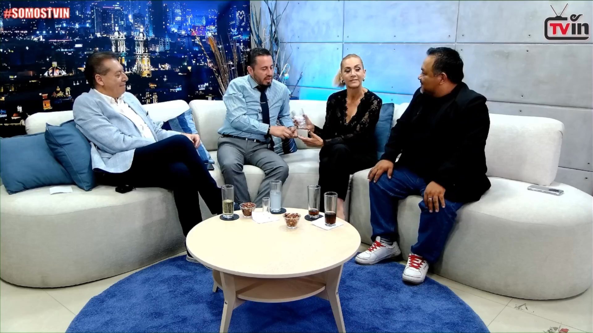 Hoy en #FueraMáscaras: Nos aventamos un buen chisme con Ray Zubiri y Ozair Viveros.