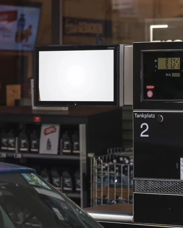 2560x3200px-libero-tankesnstelle-2