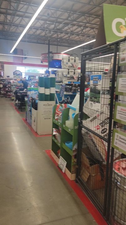 Tractor Supply - Inside - Department Stores Near Me - Williams, California