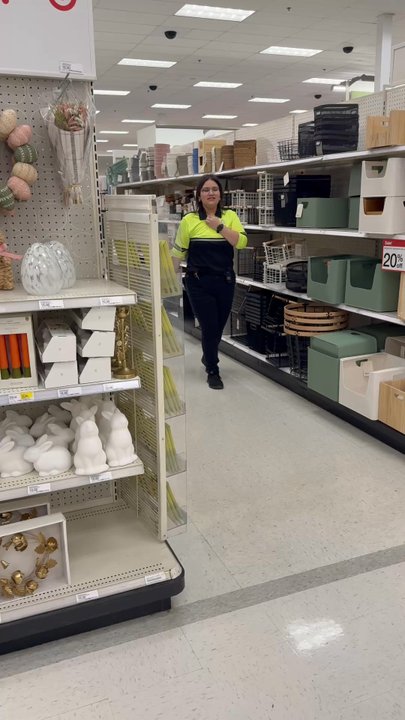 Target - Esta es la mujer - Department Stores Near Me - Chicago, Illinois