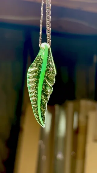 Preview pic of CFL reactive leaf pendant