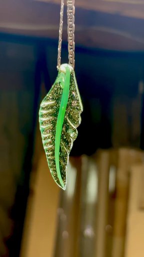 Preview pic of CFL reactive leaf pendant