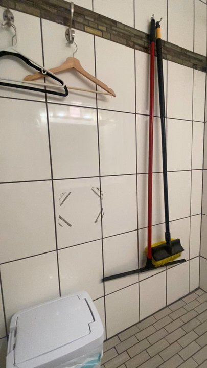 The Wayfaring Buckeye Hostel - Bathroom - Hostels Near Me - Columbus, Ohio