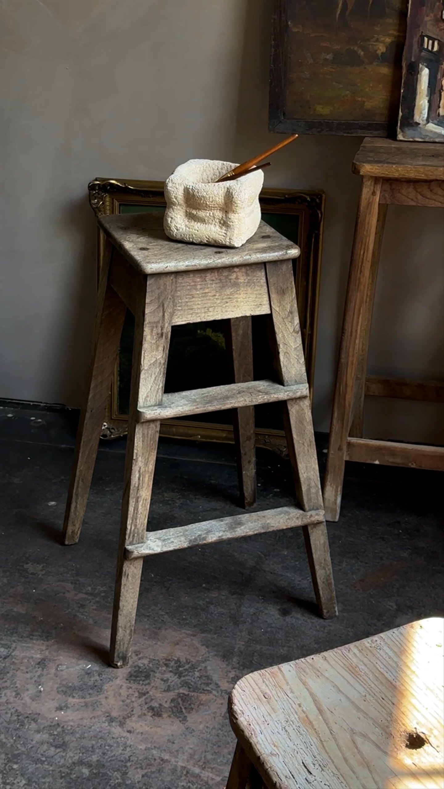 Step Ladder Pedestal