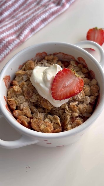 Strawberry Crumble | alicelovesbreakfast