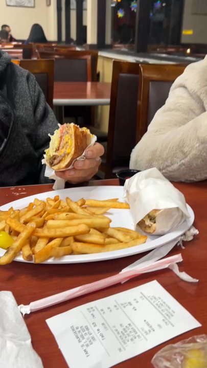 Tam's Burgers - Good burgers and delicious Chicken Salad - Burgers Near Me - Rialto, California