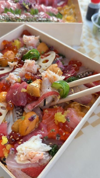 Wafu Bento - Amazing chirashi bowl and deluxe with sea urchin - Japanese Near Me - Costa Mesa, California