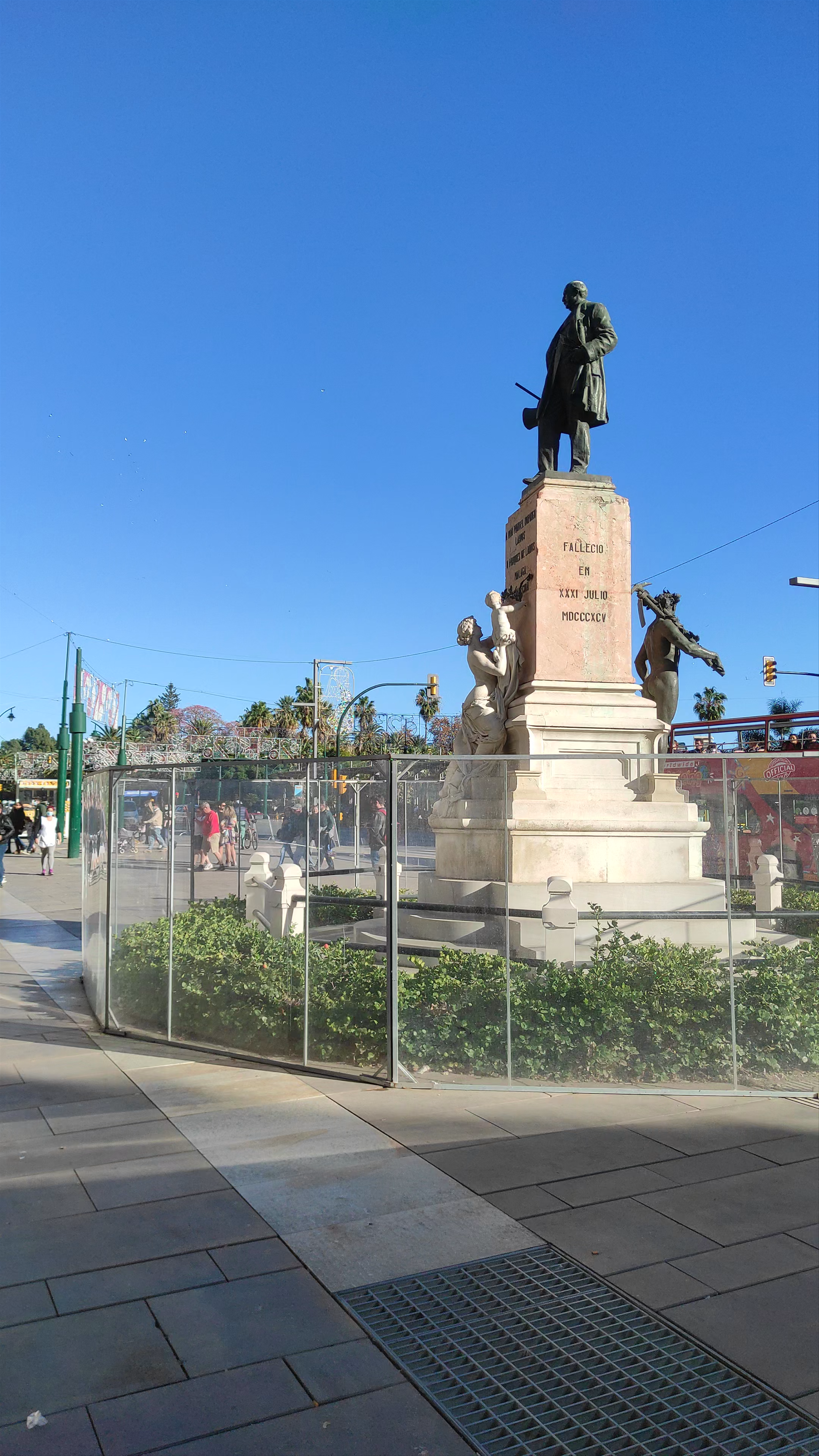 Monumento al Marqués de Larios: Iconic Urban Landmark in Málaga