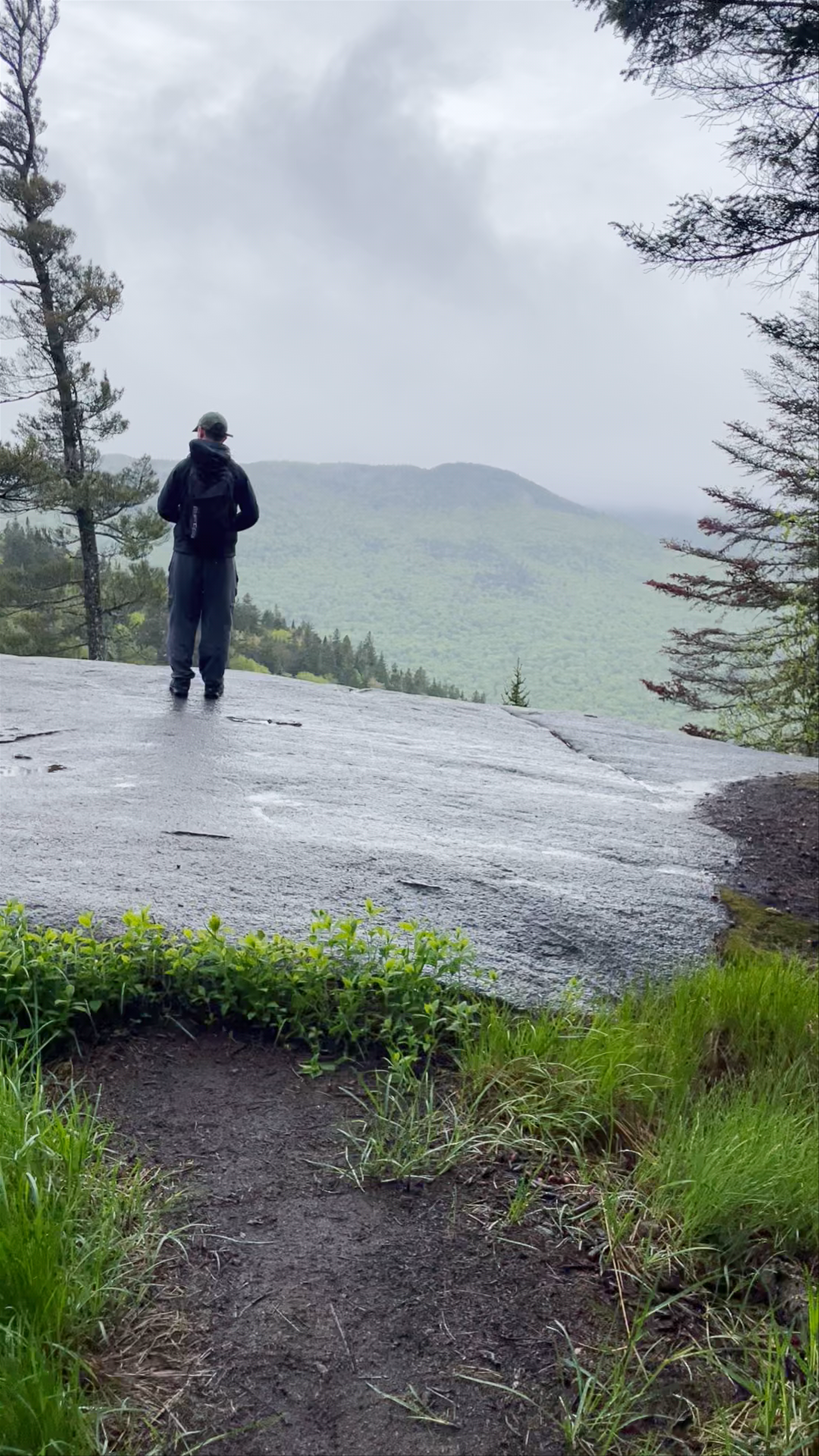 Le Centenaire Trail: Misty Mountain Vistas in Lac-Supérieur, Québec