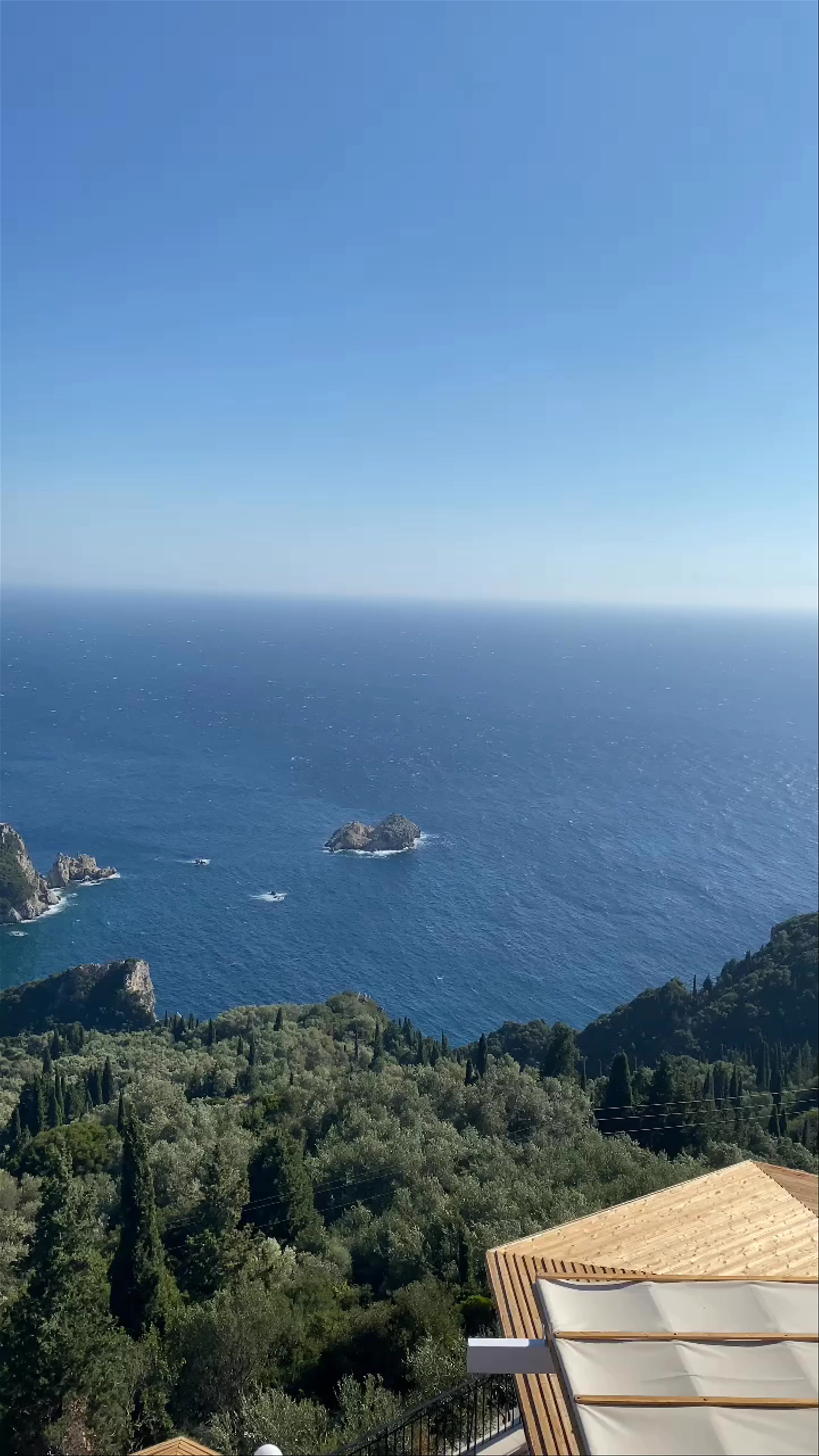 Golden Fox, Lakones, Greece
