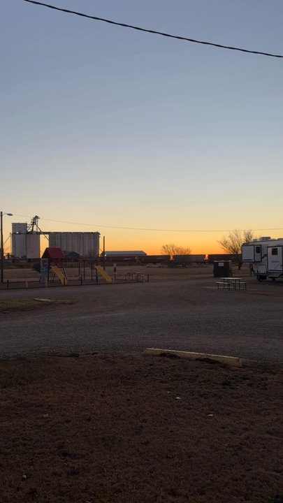 Travelers World Campground - This is a video of the noise that I heard when I woke up at 4:30 in the morning and has not stopped as of yet and iy is 6:30 - Campgrounds Near Me - Clovis, New Mexico