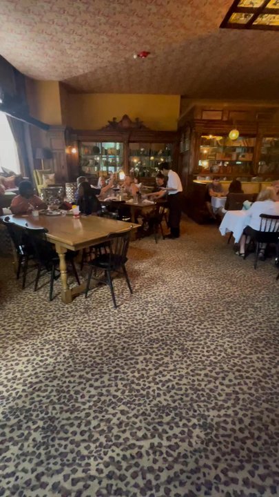 Gryphon Tea Room - View of dining room when you first walk in - Tea Rooms Near Me - Savannah, Georgia