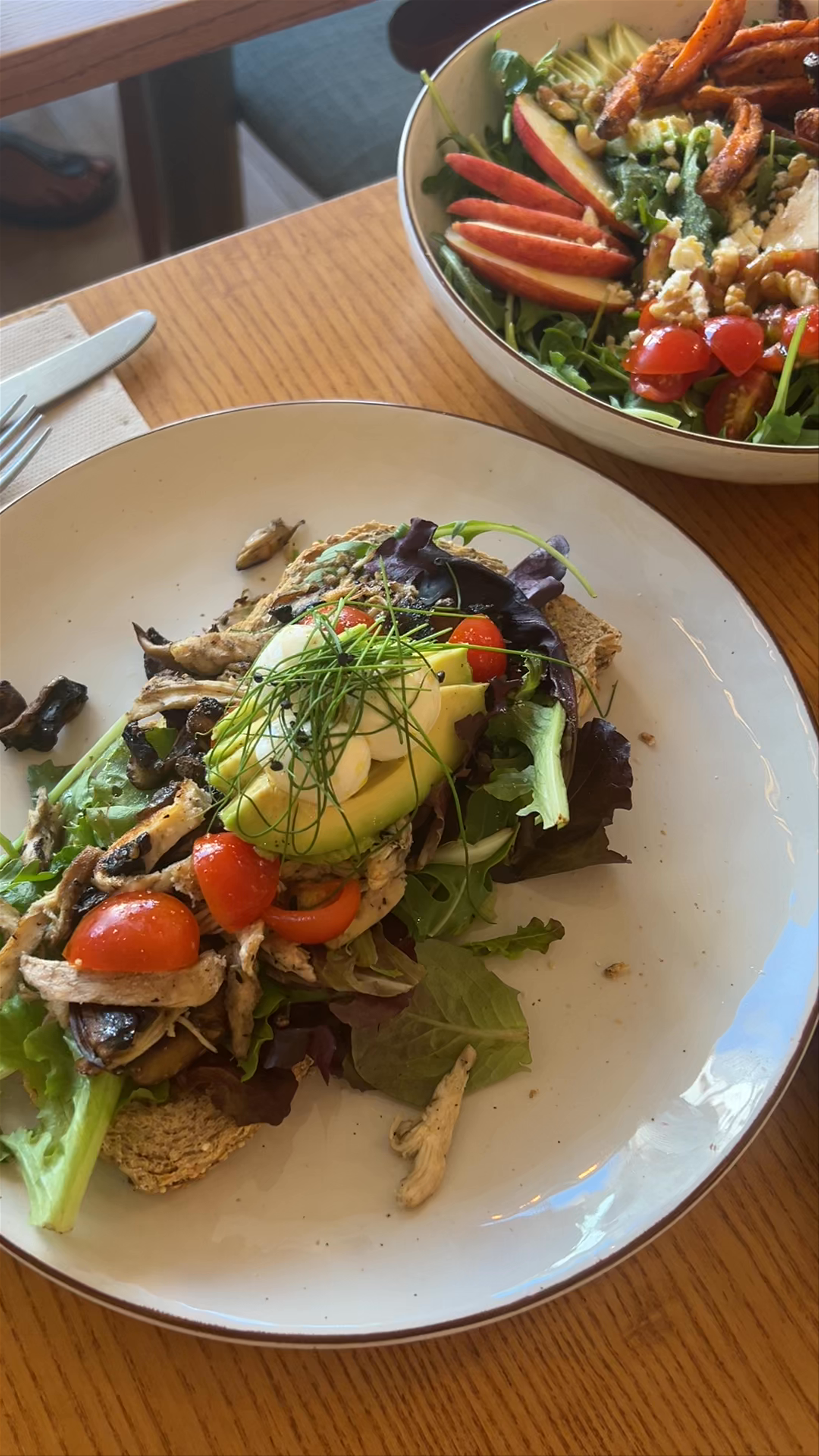 Noshi Coffee: Light, Fresh, and Inviting Brunch in Porto