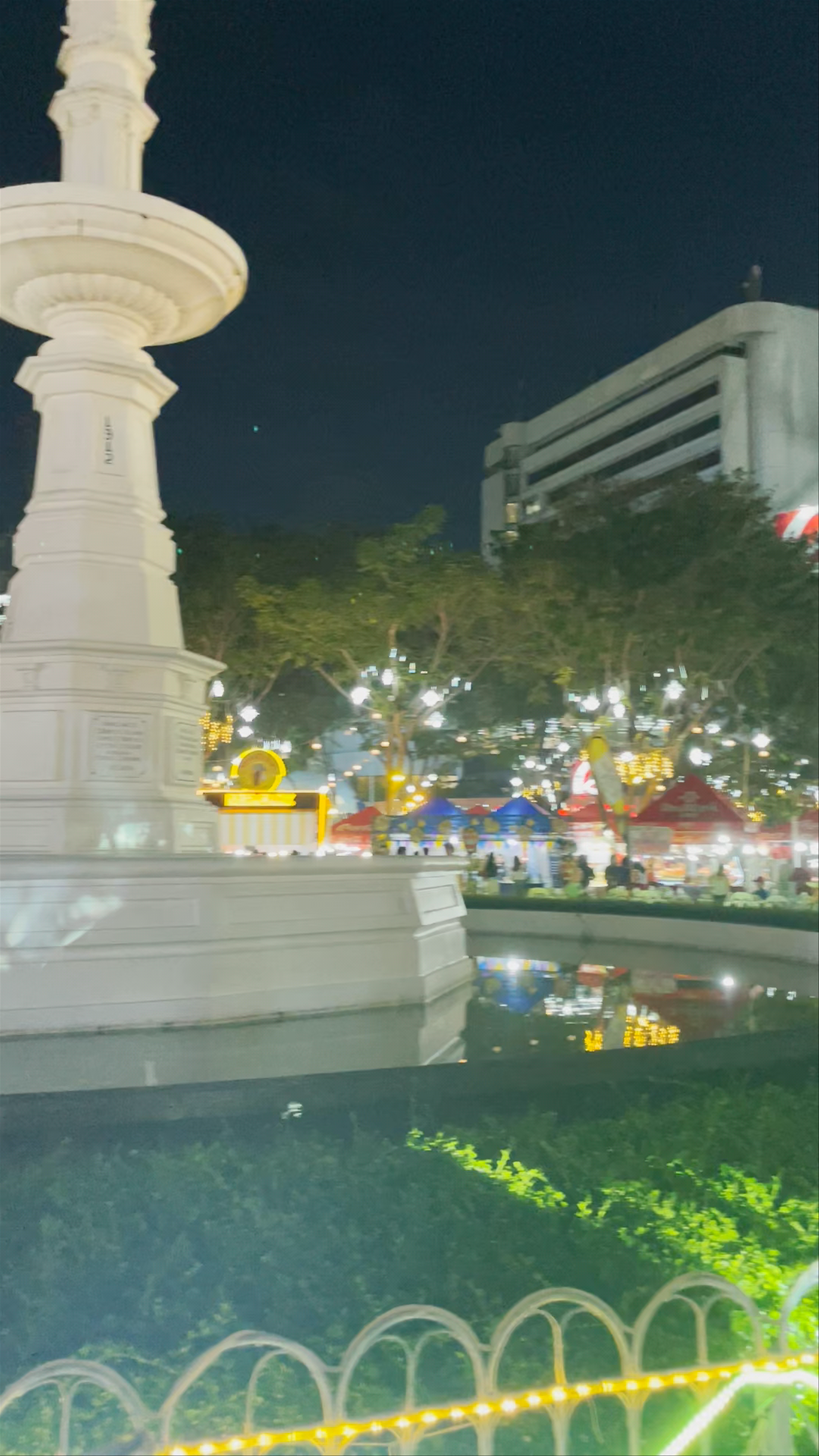 Fuente Osmeña Circle Night Market Vibes in Cebu City