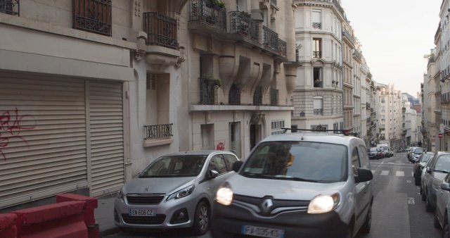 A slanted street in Paris 