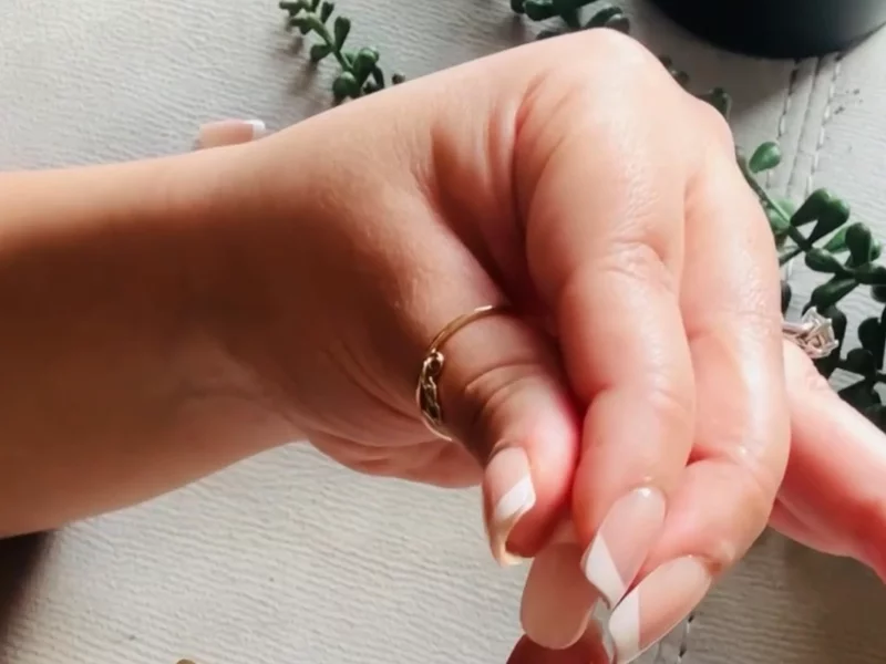 French tip manicure at home