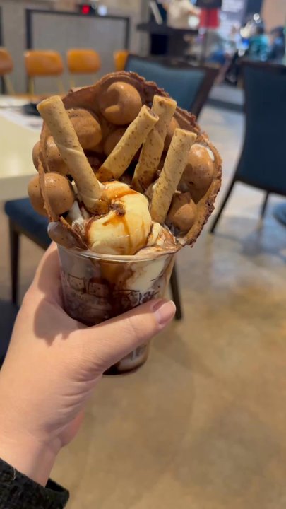 Meet Fresh - Chocolate Deluxe Egg Waffle - Desserts Near Me - Tustin, California