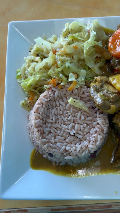 Roland’s Jamaican Chicken - Curry Chicken with Steamed Cabbage and Rice & Peas!!! 10/10 - Chicken Shop Near Me - Irving, Texas