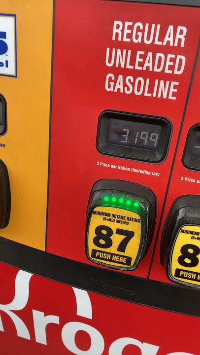 Kroger - Pumping gas on September 13, 2023 - Grocery Near Me - Houston, Texas