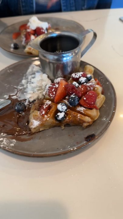 Talia's cafe - Very berry croffel - Breakfast & Brunch Near Me - Allen, Texas