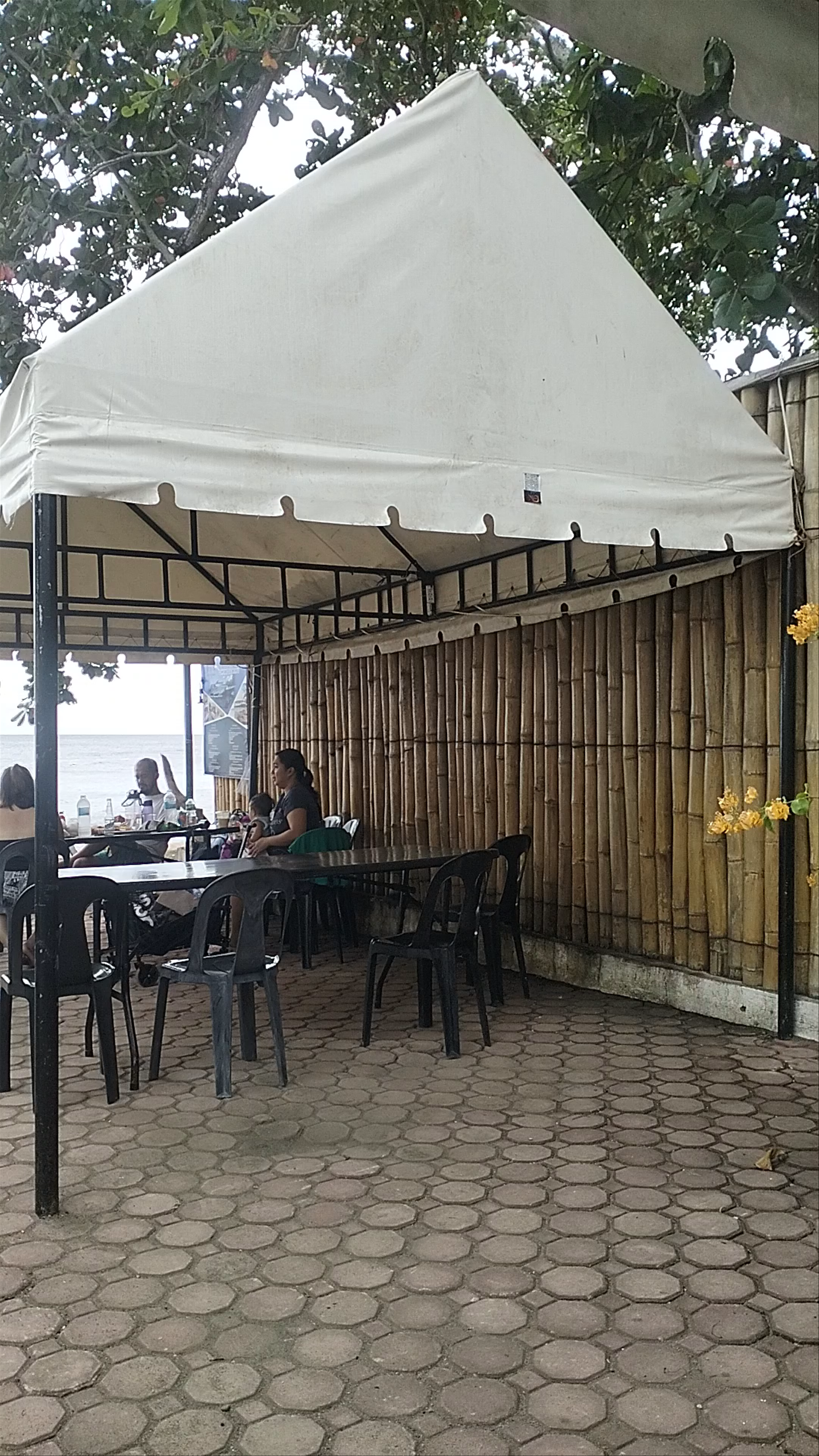 Relaxing Beachside Dining at Gracey Dive Resort, Dauin