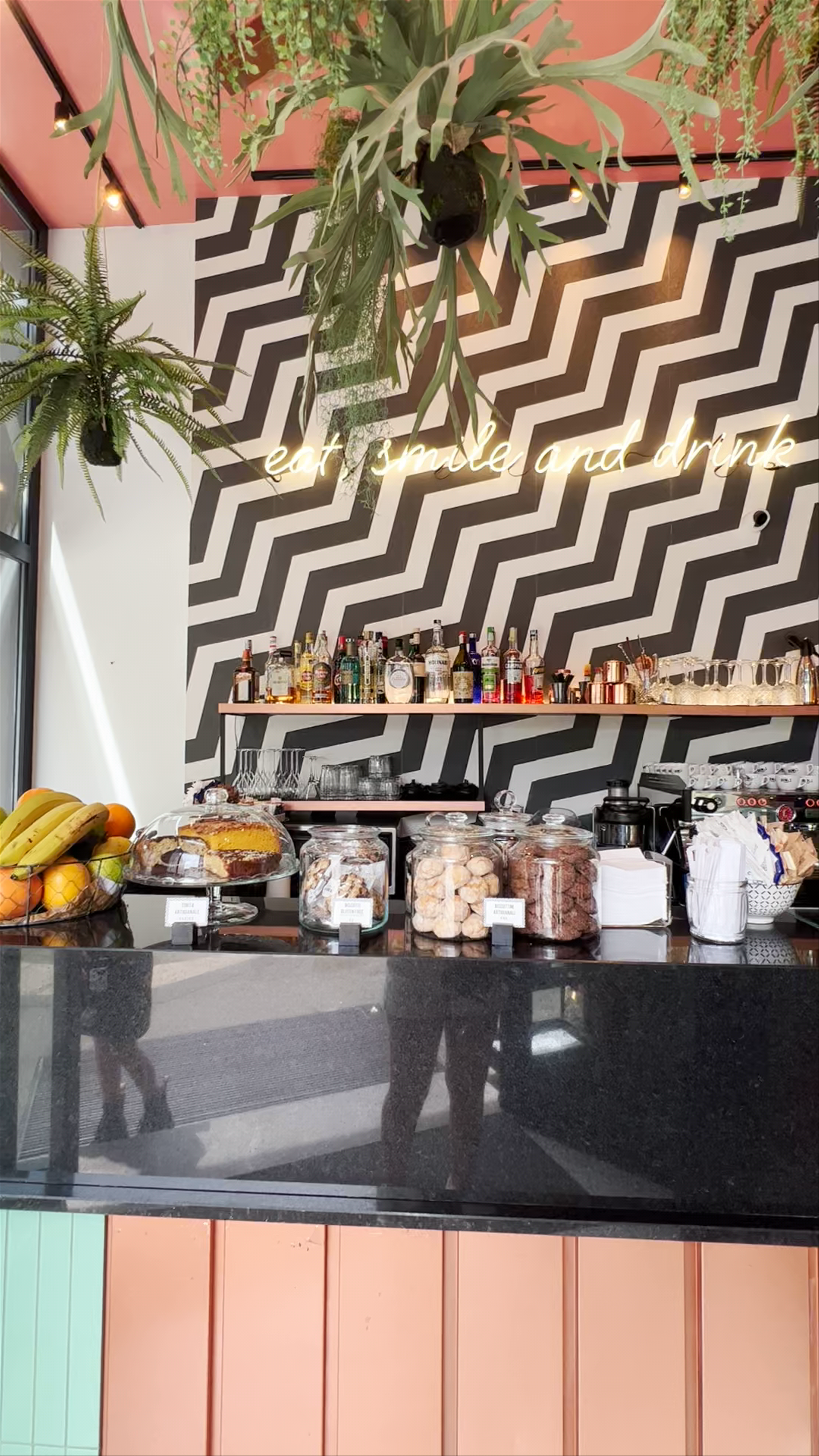Bowls And More: A Vibrant Culinary Spot in Milan