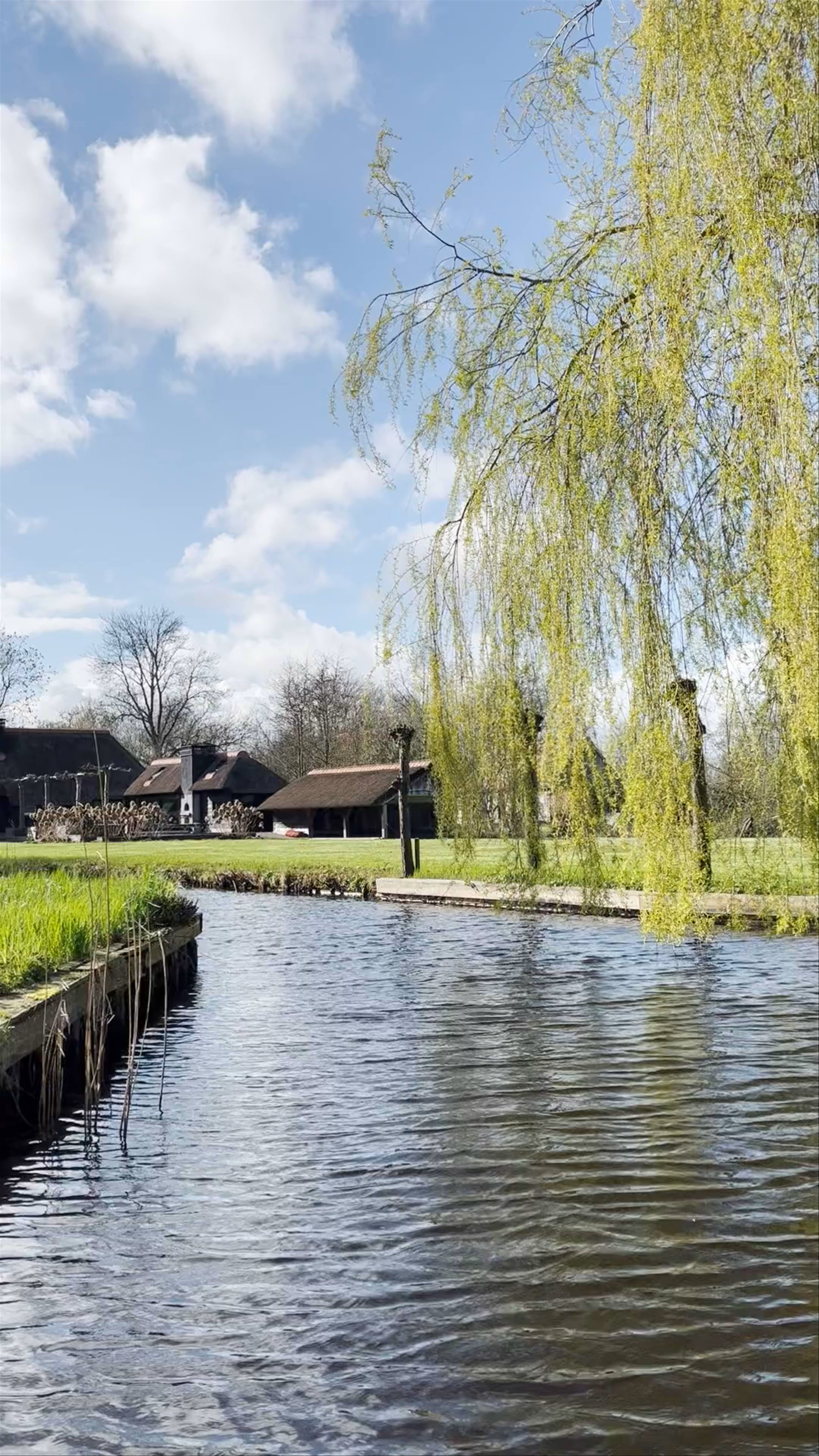 Serene Boat Ride Through Giethoorn's Picturesque Canals