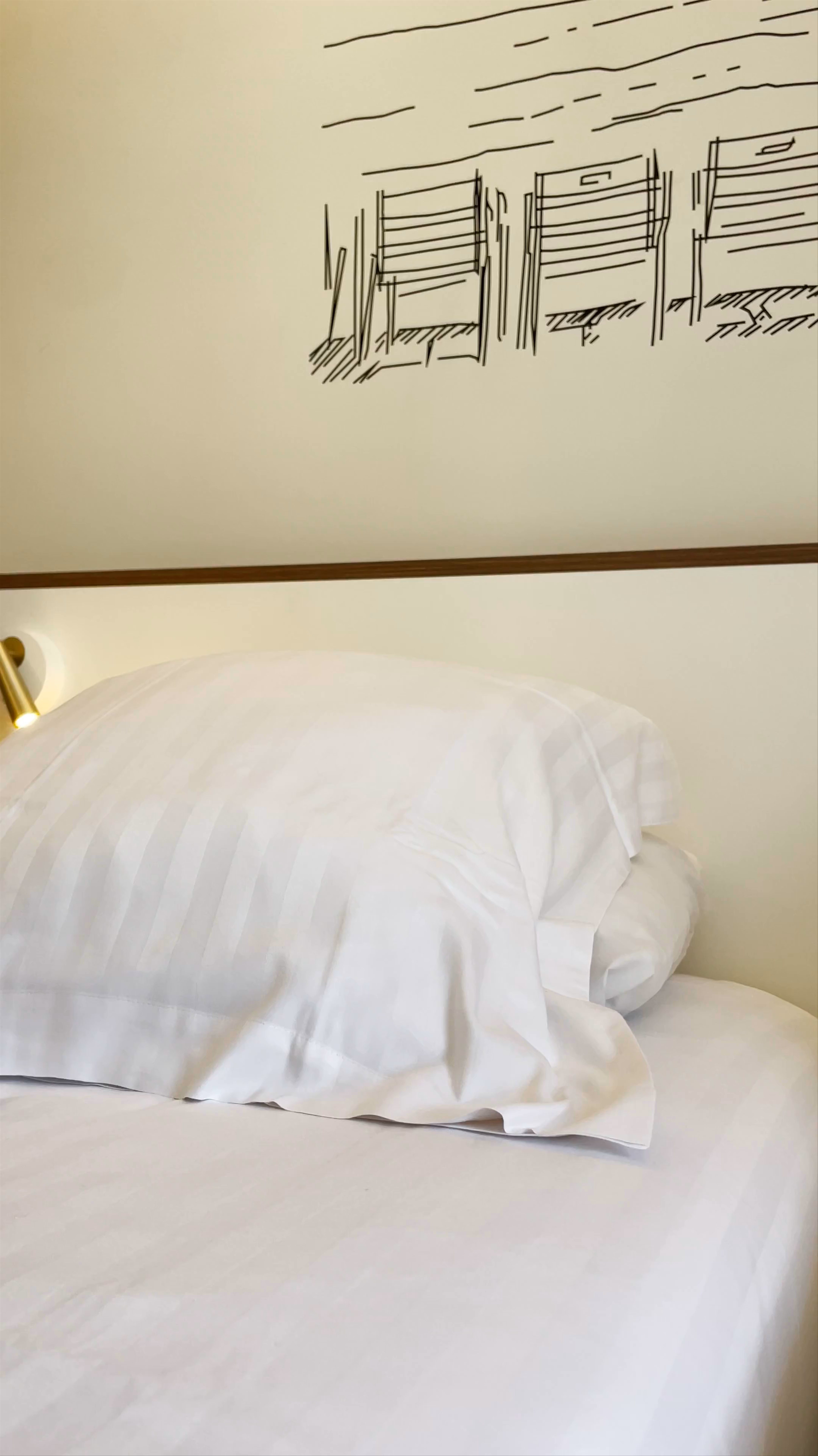 Charming Stay at Hôtel Du Pin Nice Port with Scenic City Views