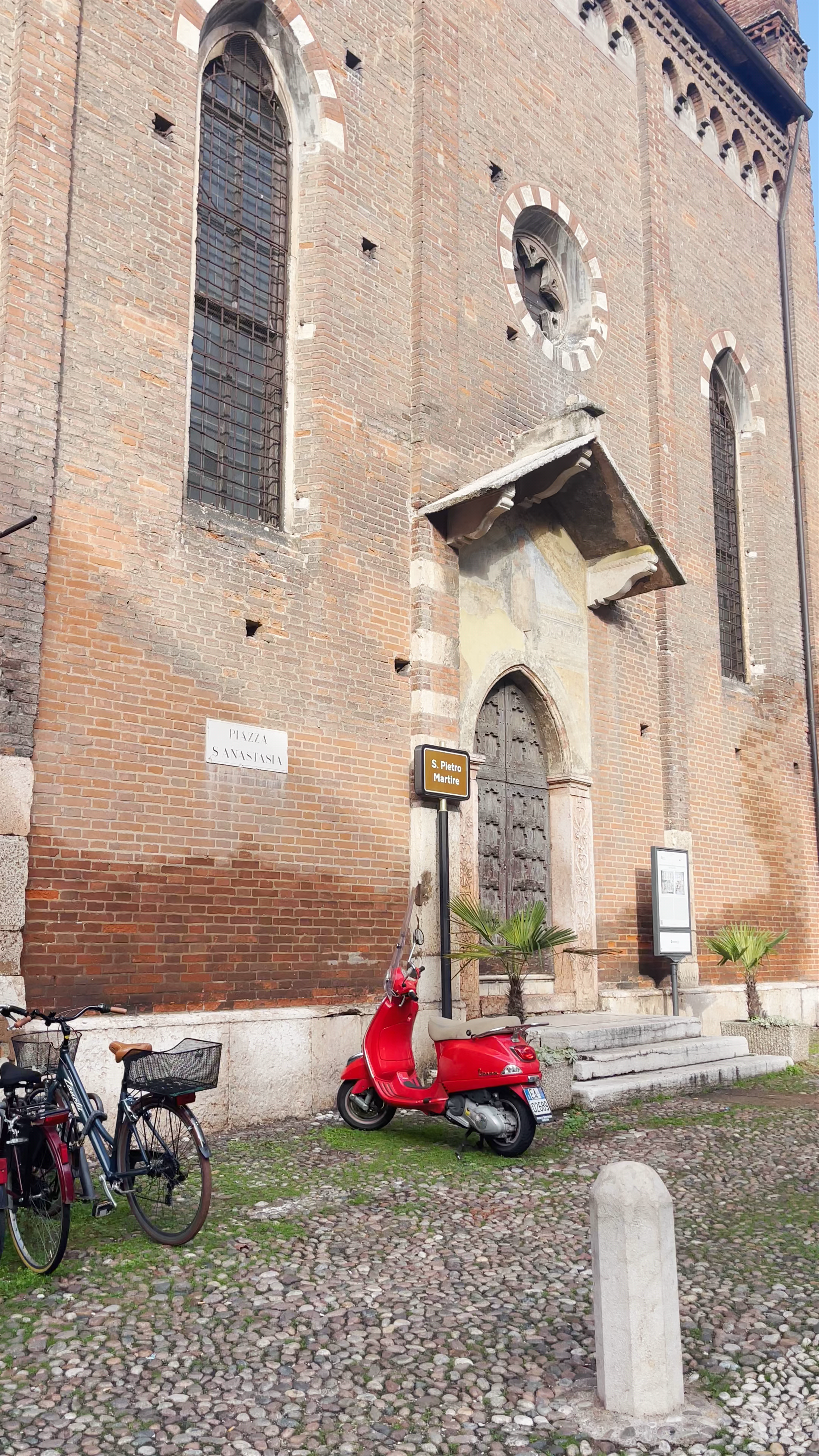 Chiesa di San Pietro Martire: Medieval Charm in Verona