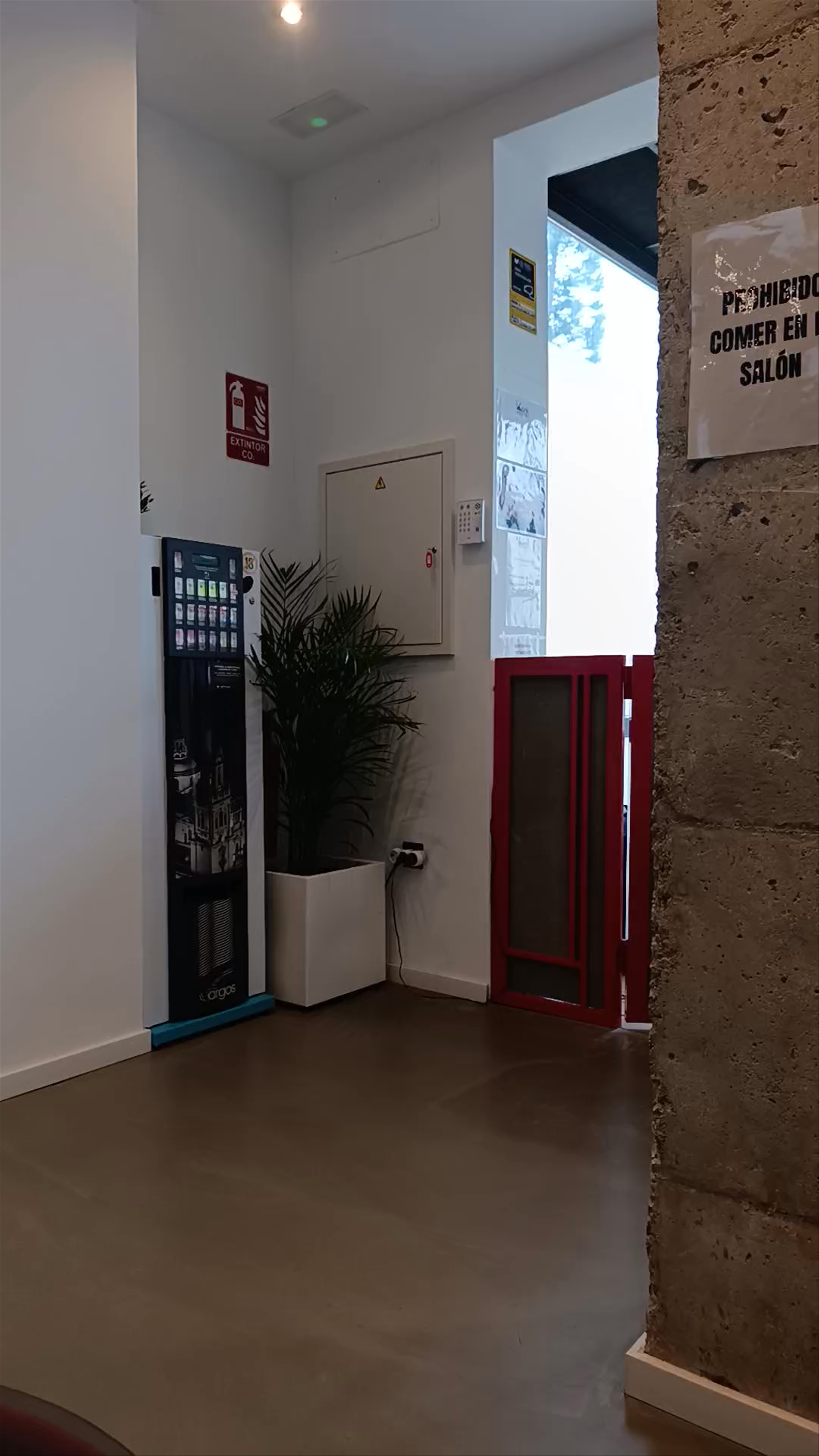 KonK HosteL