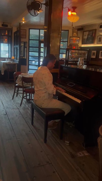 Little Jack's Tavern - Not sure if this guy was a guest or worked there but it was great none-the-less - American Near Me - Charleston, South Carolina
