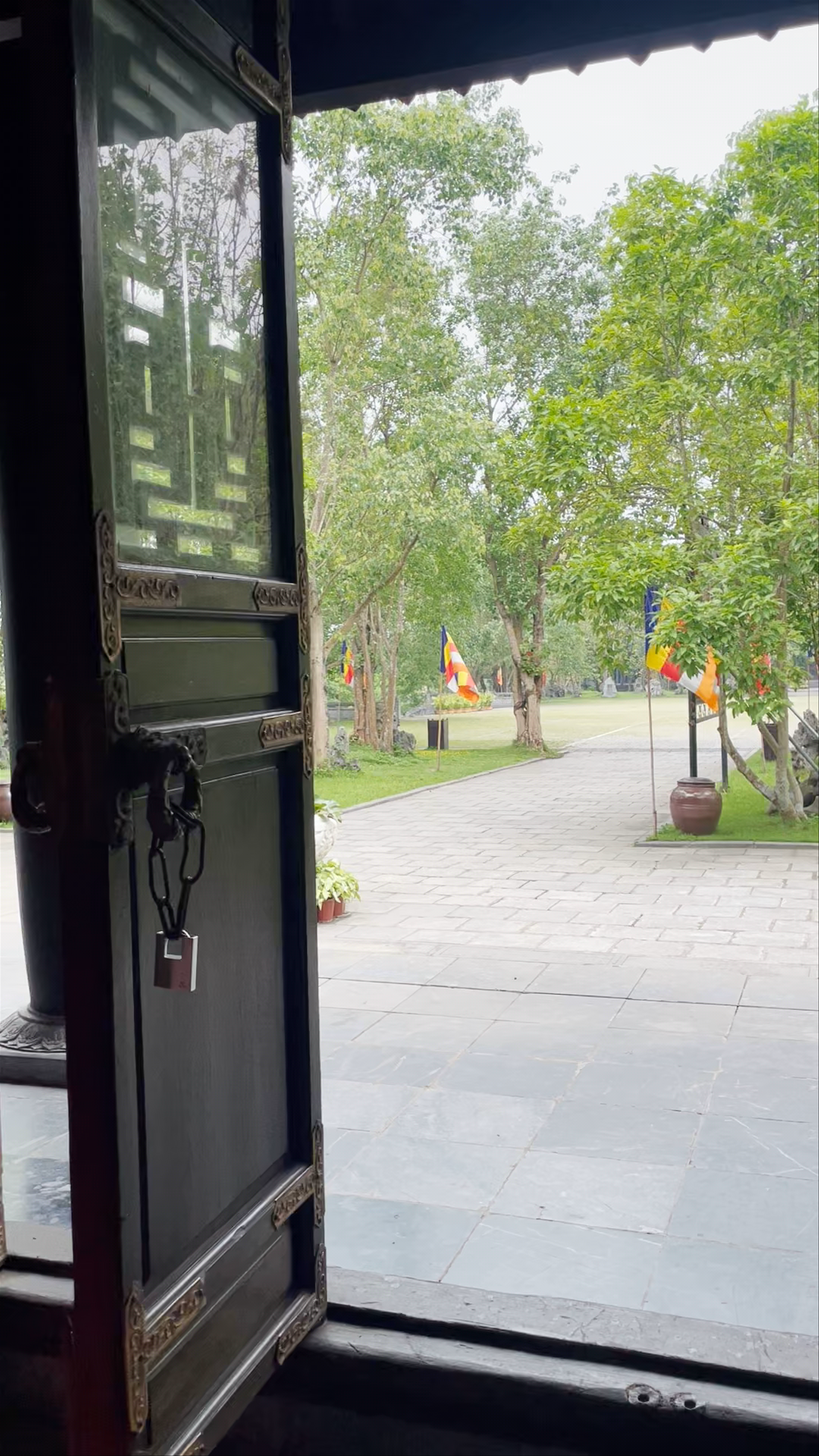 Cổng chính chùa Bái Đính