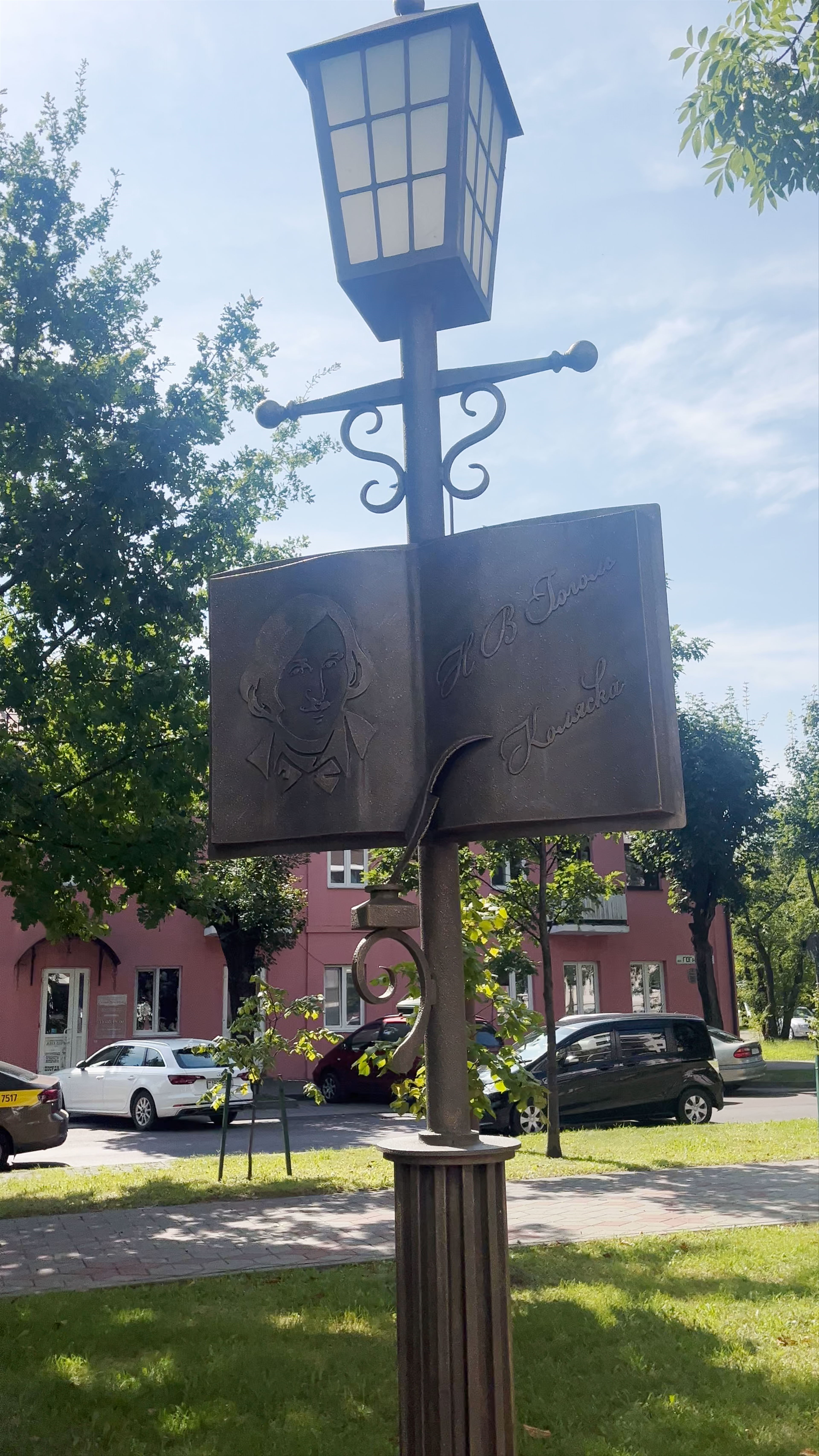 Skul'ptura "Kolyaska"