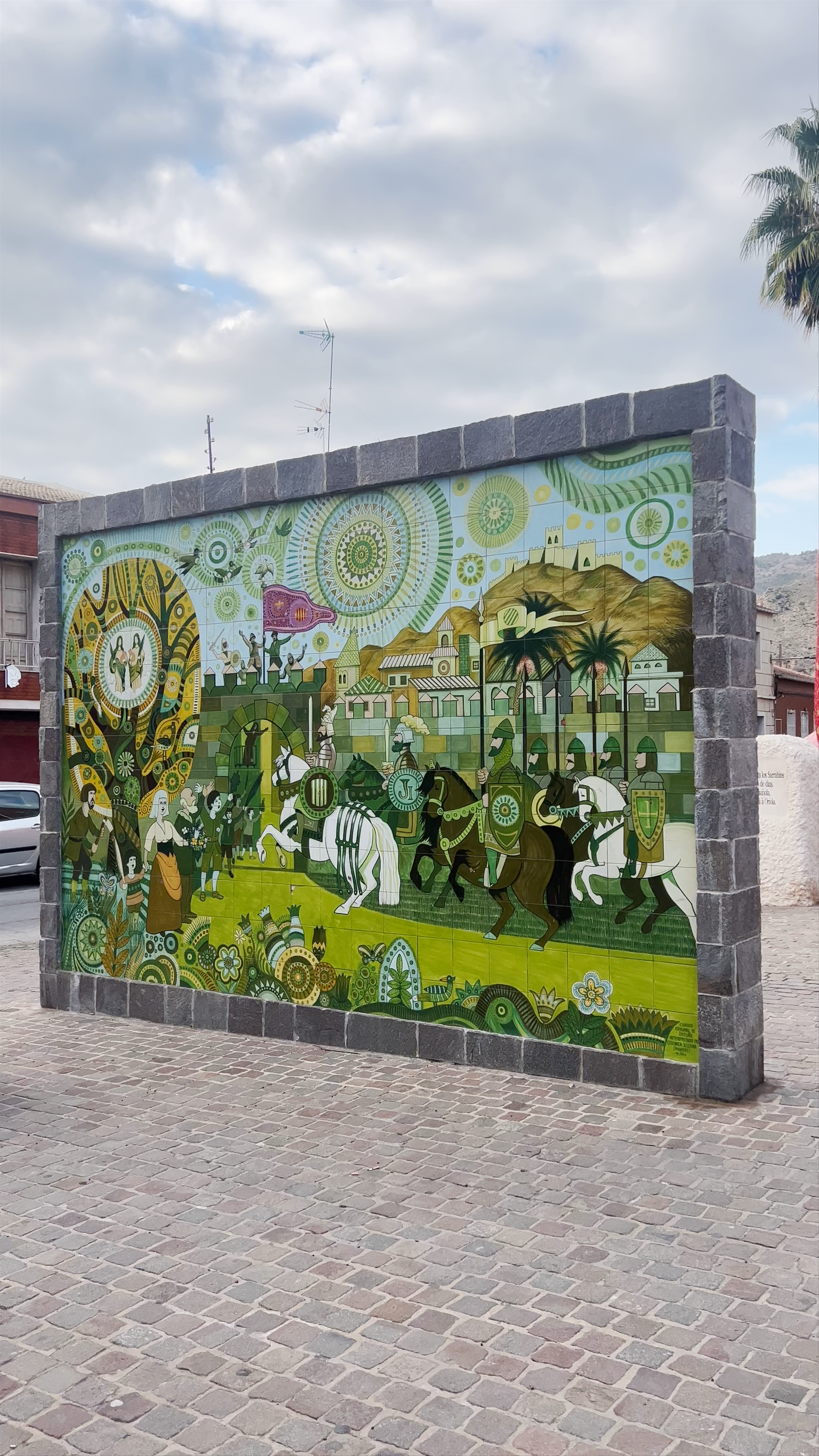 Pájaro Oriol & Historic Murals in Orihuela, Spain