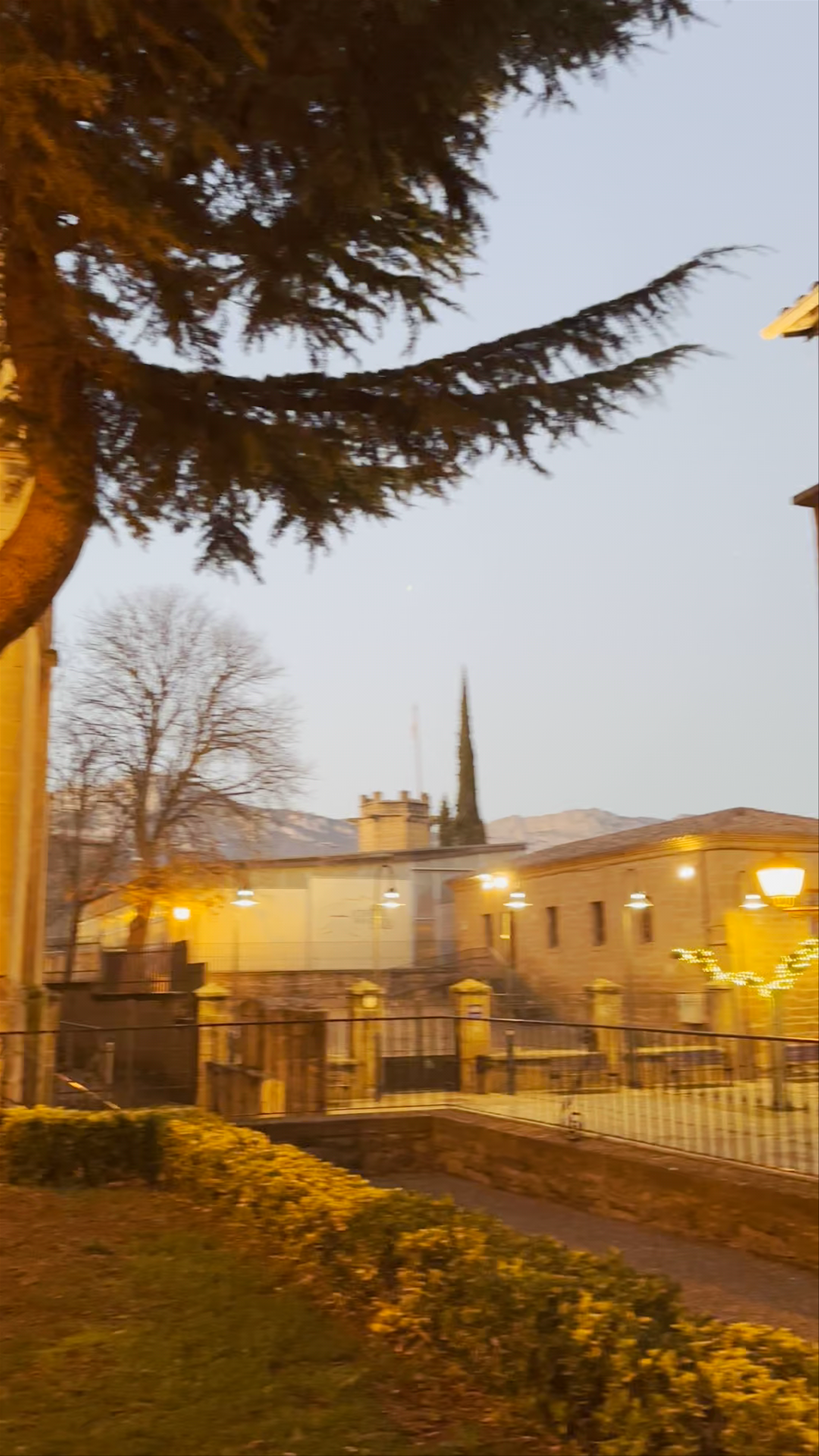 Bidaiariei Omenaldia/Homenaje a los Viajeros