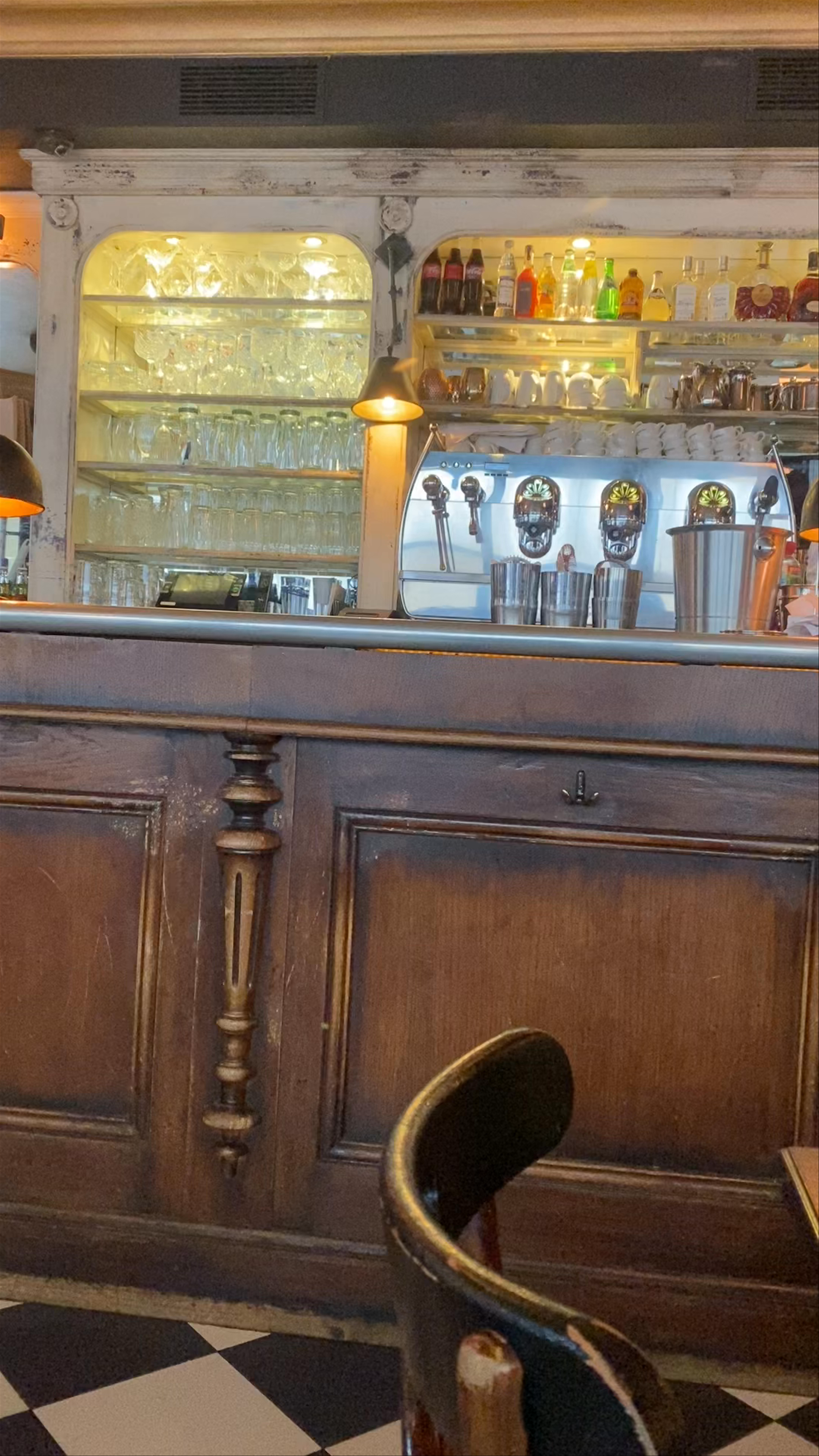 Les Antiquaires
