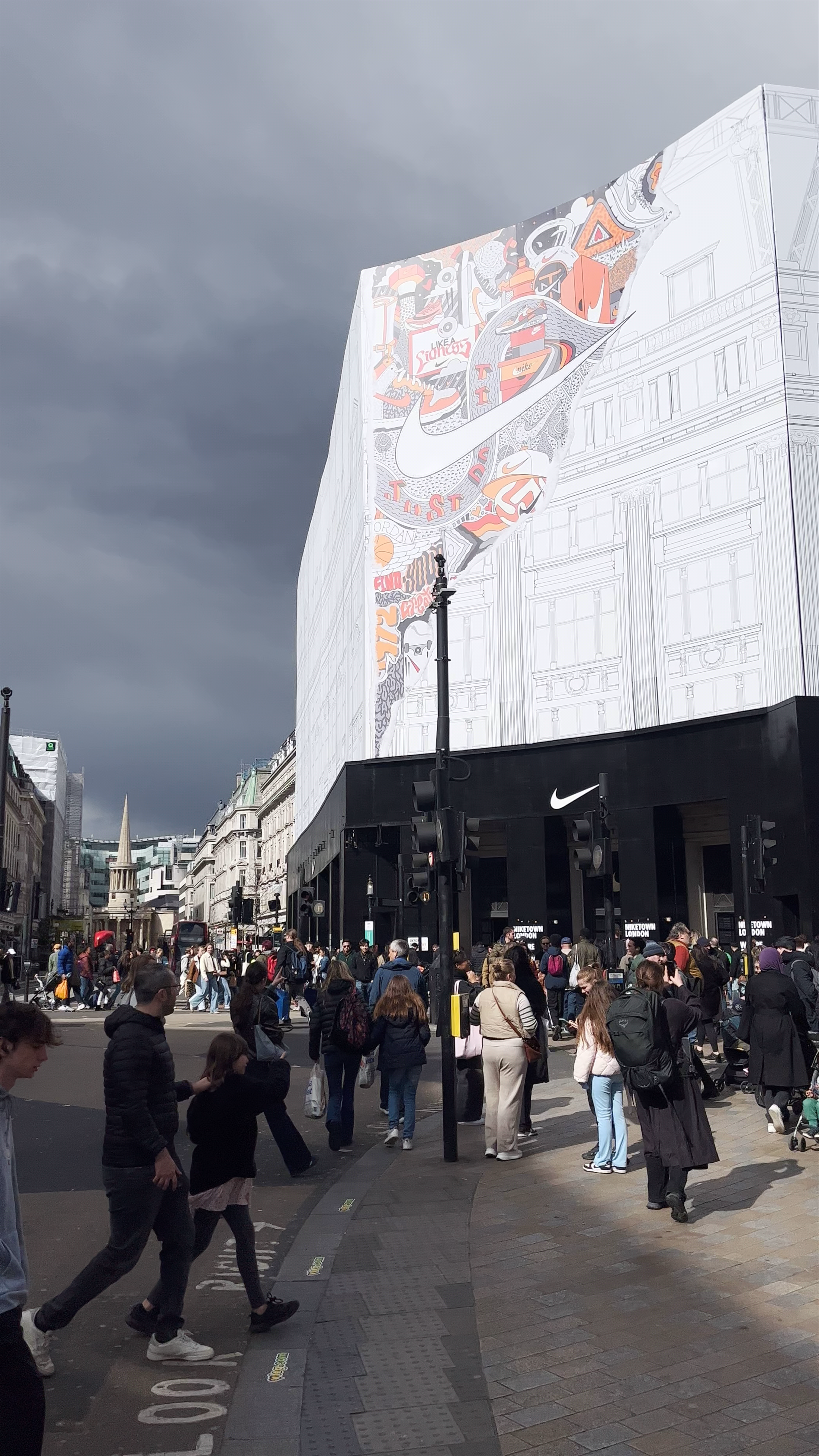 Oxford Circus: Bustling London Shopping and Street Life