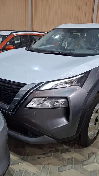 نيسان اكس تريل SV 2025