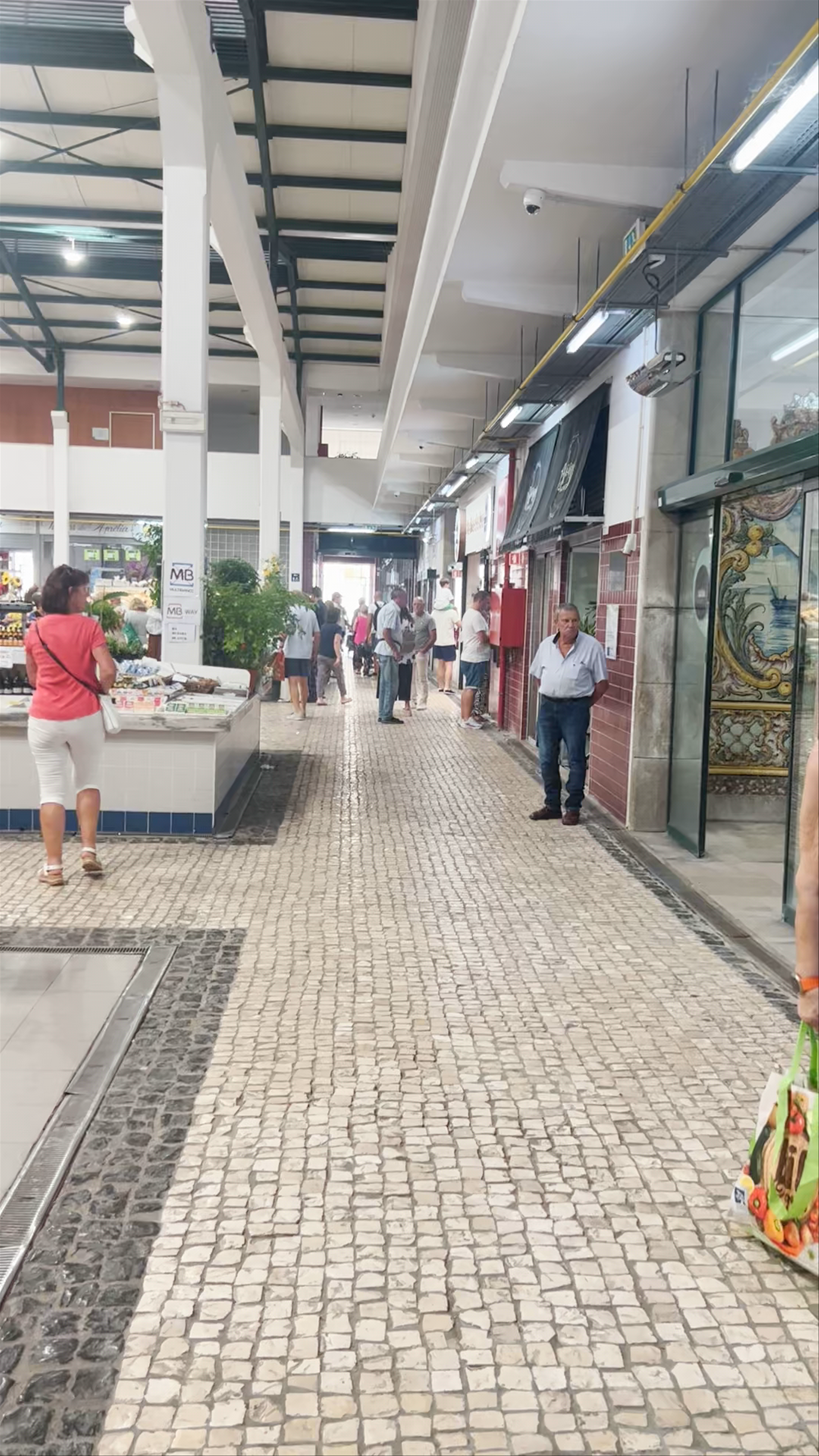 Mercado do Livramento: The Heartbeat of Setúbal's Local Market