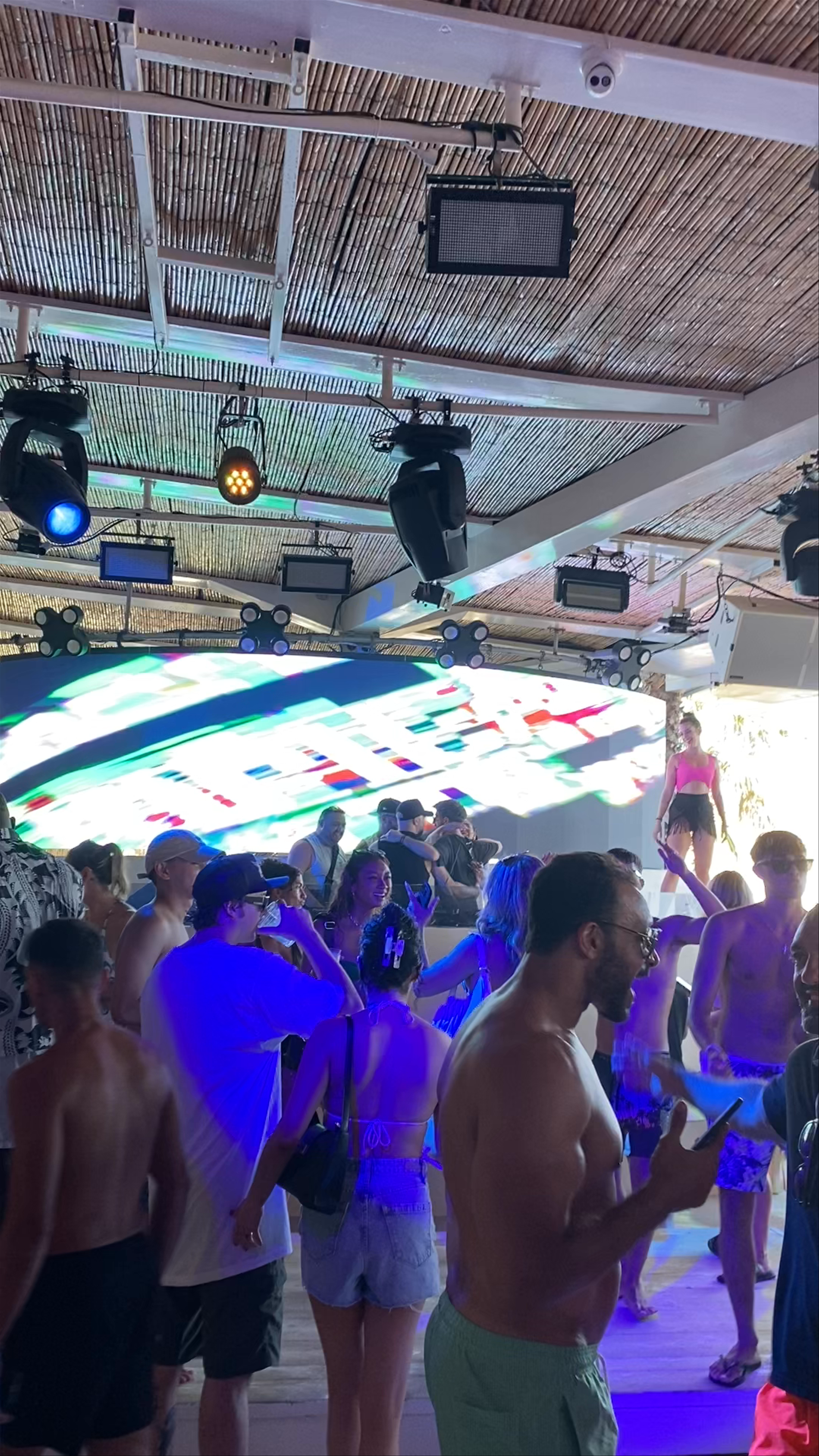 Tropicana Beach Bar - Restaurant