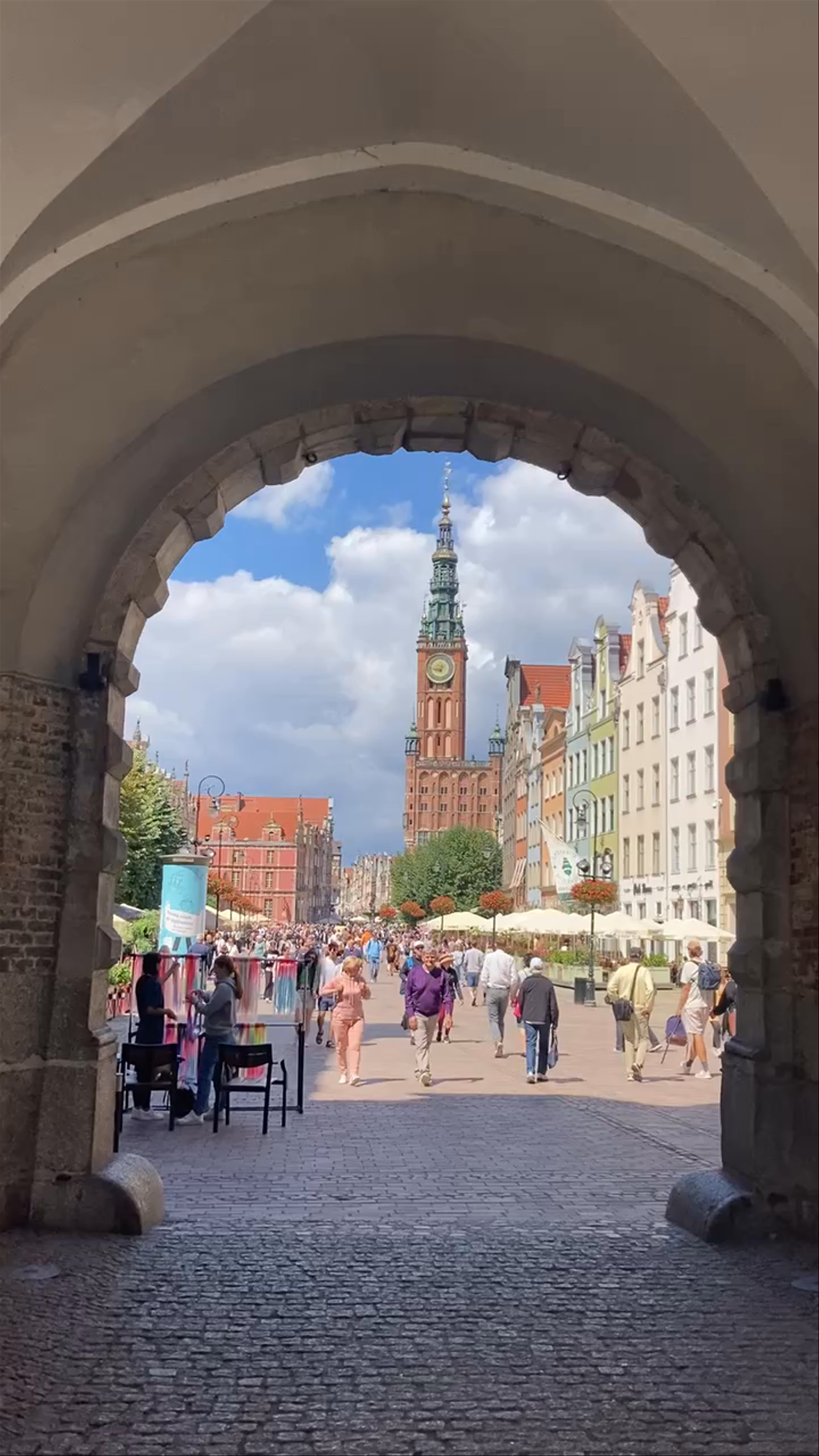 Historic Charm and Vibrant Life at Gdańsk Główny Dworzec Tymczasowy